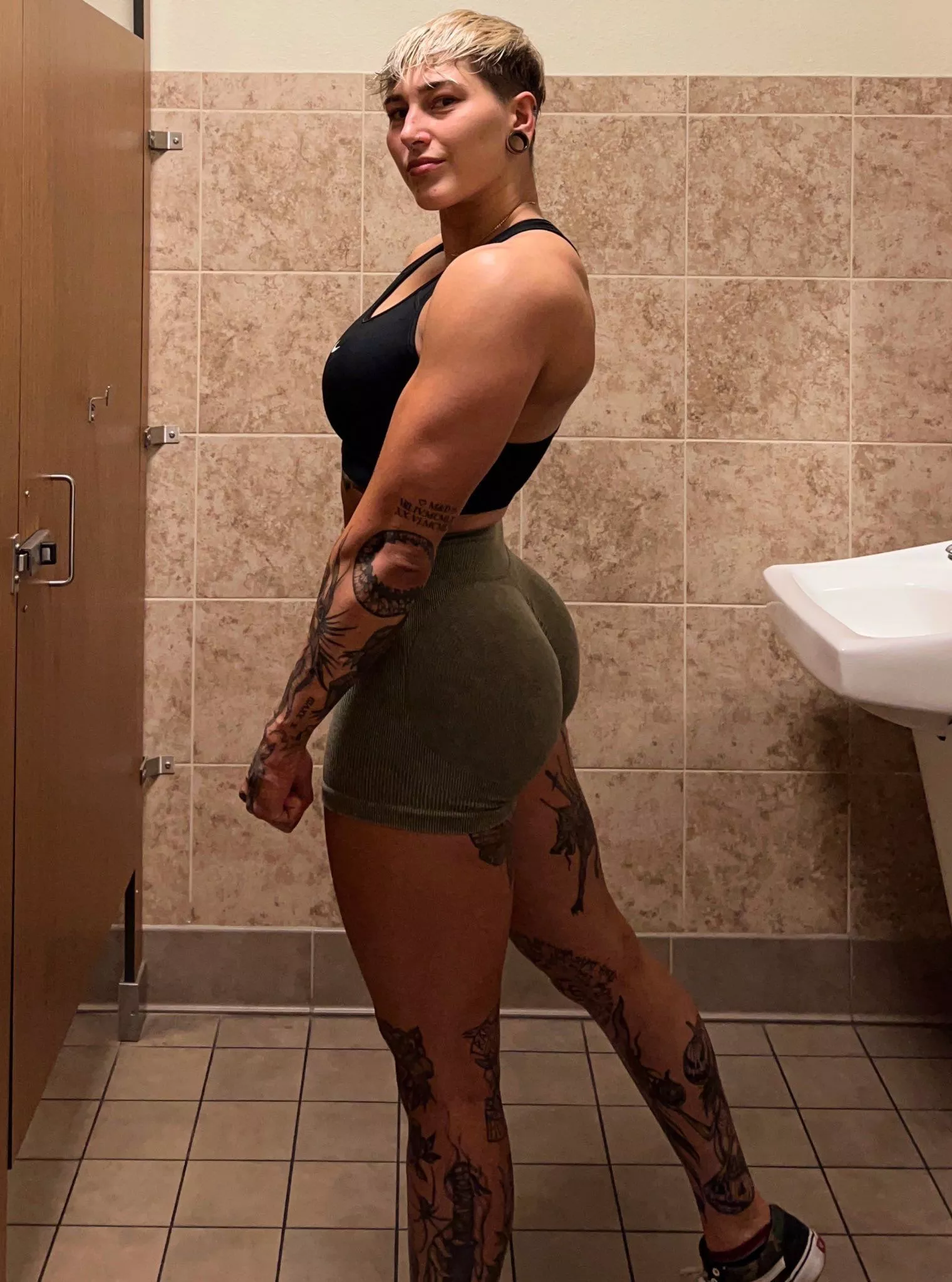 Rhea 🥴🤤 posted by JohnHart24