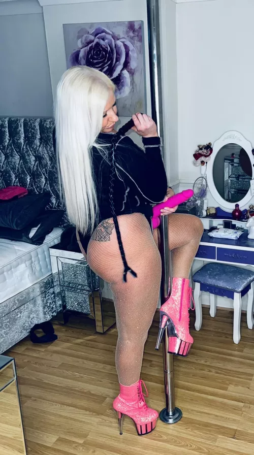 Ride my pink dick and I’ll whip you to go faster by sparkly-and-savage