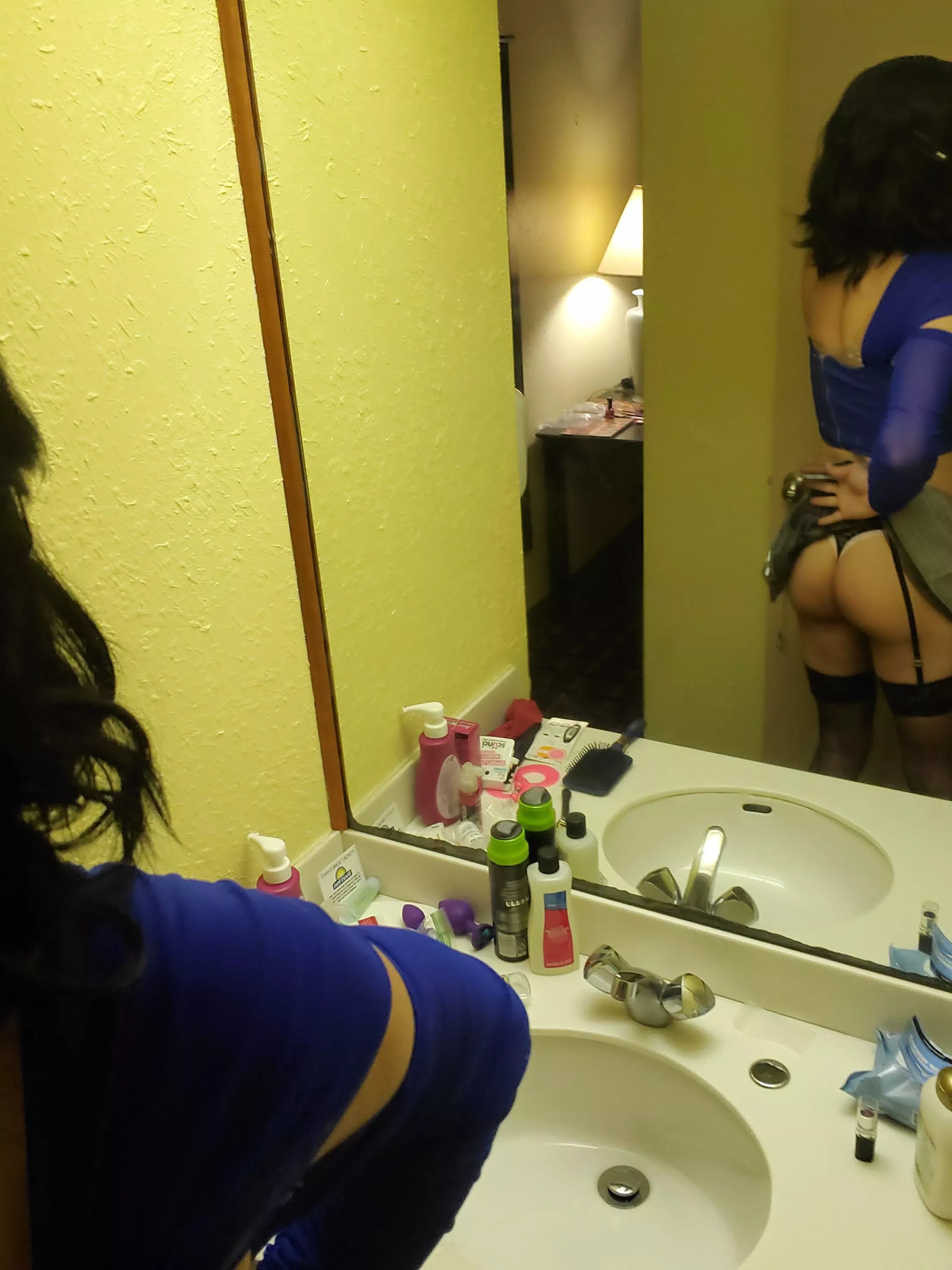 Right before my visitor's arrival checking to see if everything looks how is supposed to be. posted by cdavery