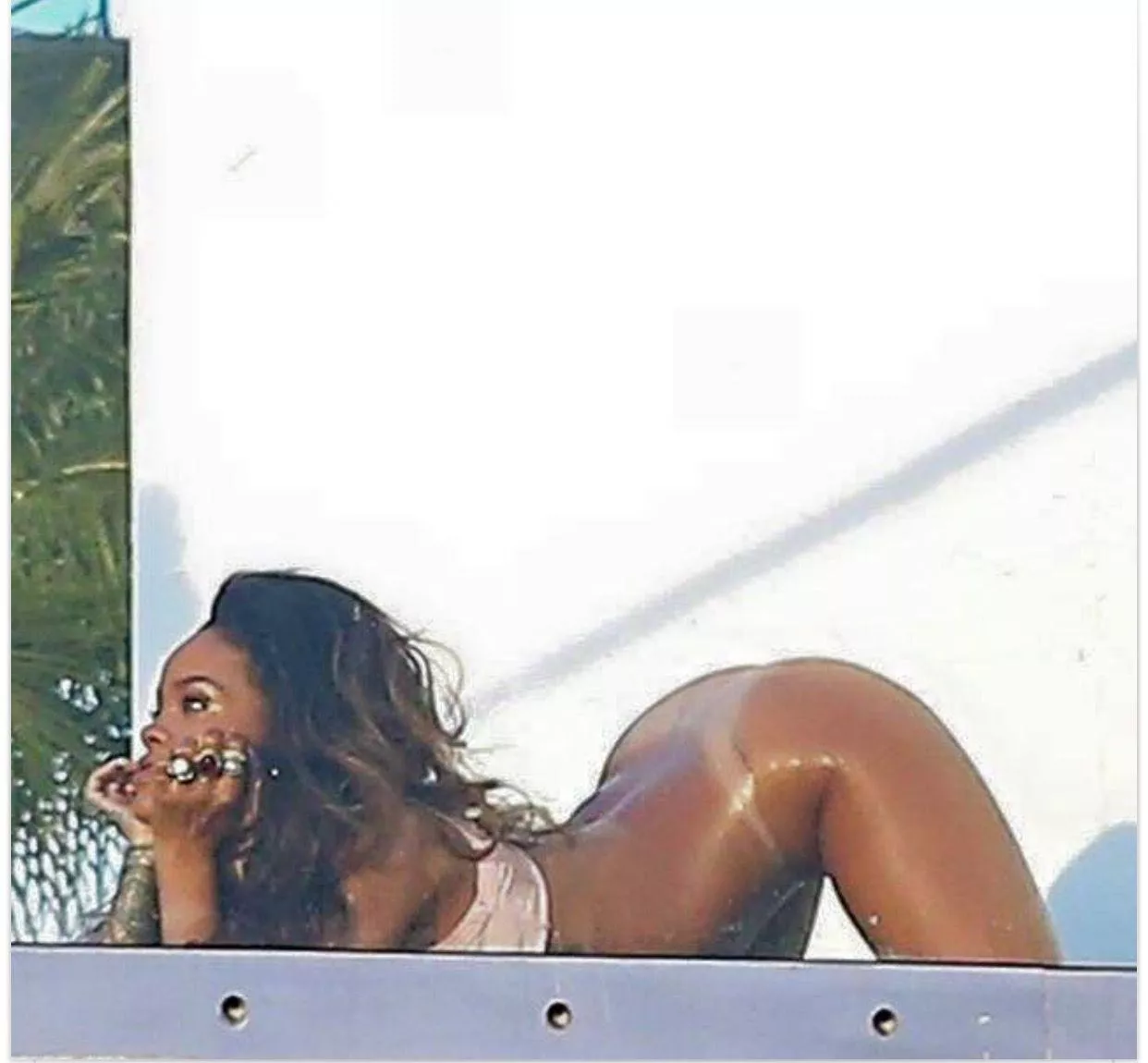 Rihanna posted by misstresstressed