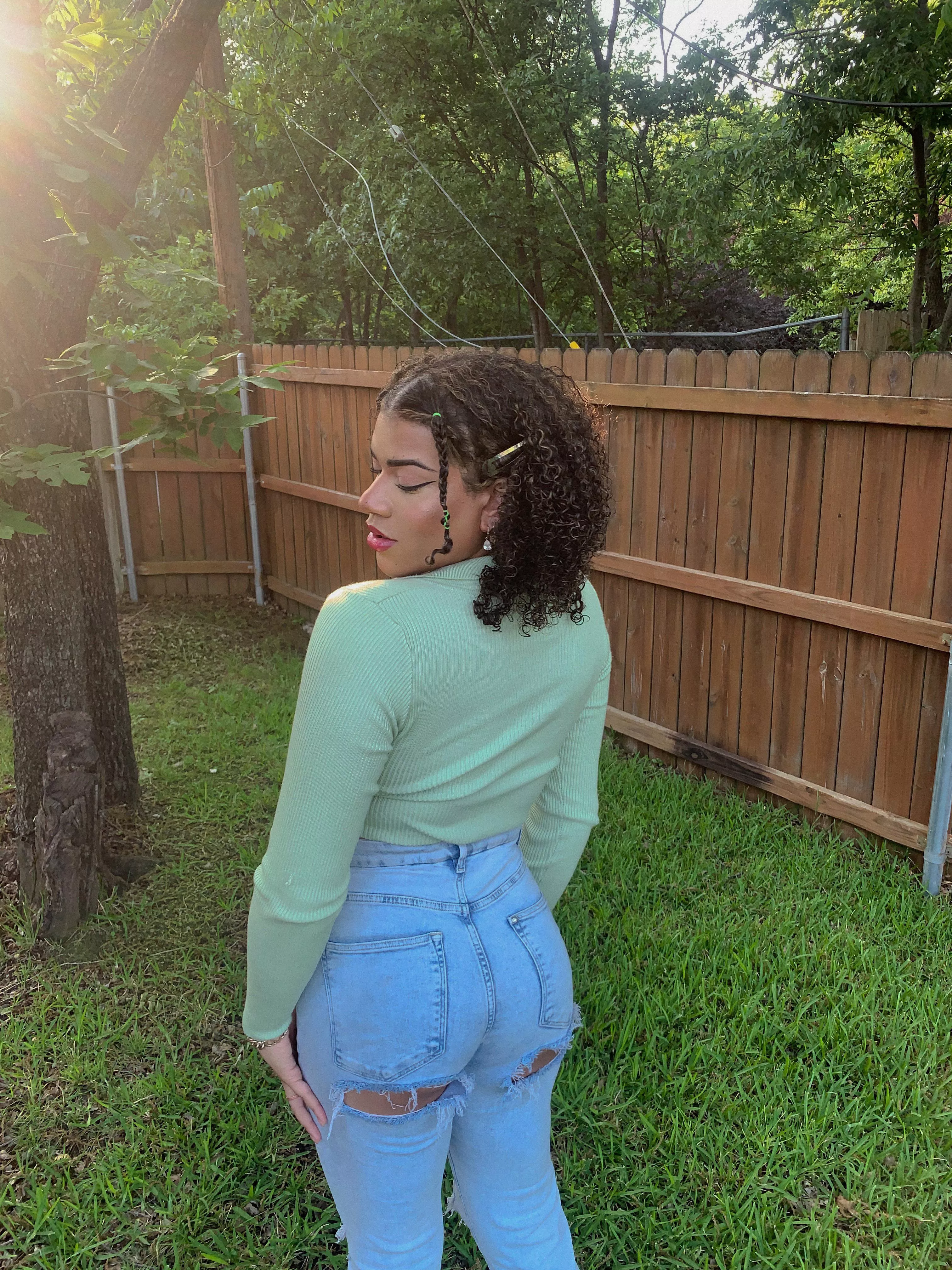 ripped jeans oops hehe🧚🏼‍♂️🧚🏼‍♂️ posted by jujubabie_