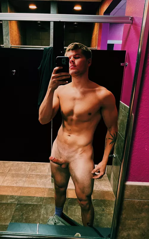 Risky locker room pic for you by Ariesthearchon