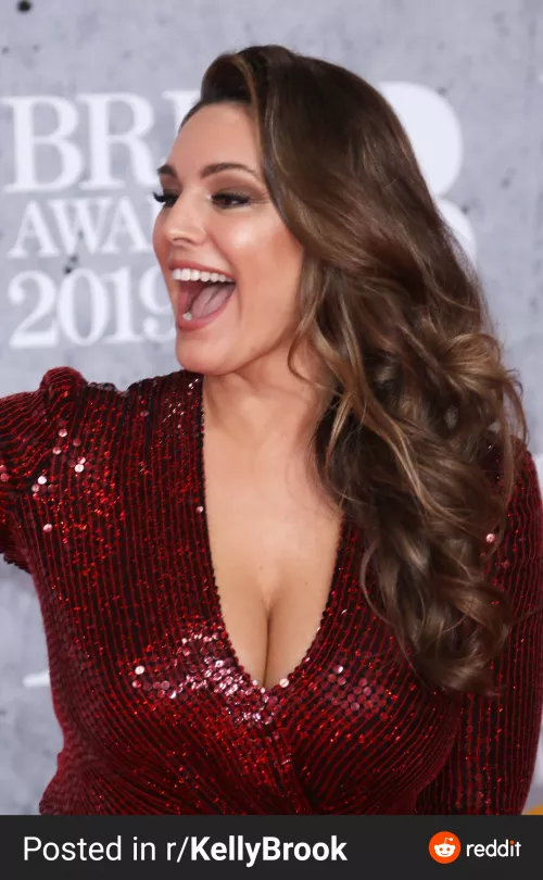 Roleplay as Kelly Brook for me by Nekohr