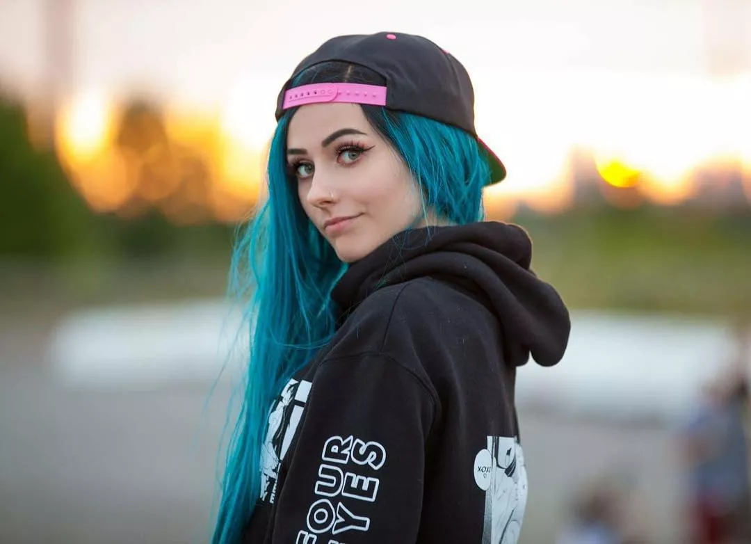 Rolyat??? posted by likesociety