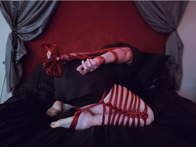 Rope Top: Diaun Slaughter | Rope Bottom: Yana | Social links in comments by The-Slaughterhouse