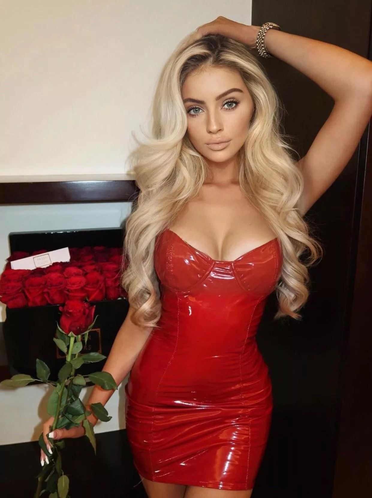 Rose 🌹 posted by WankersParadise