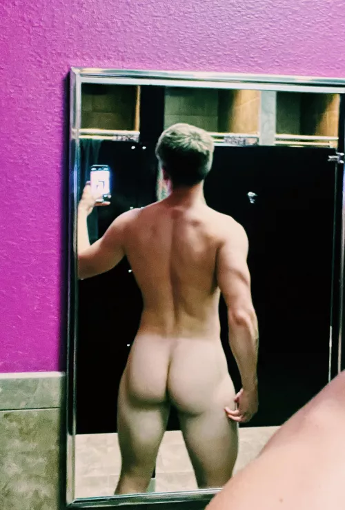 Round and plump just how you like it by Ariesthearchon