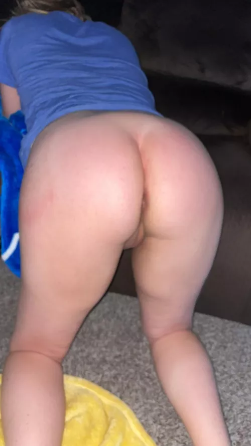 Round MILF cheeks by Particular_Creme9195