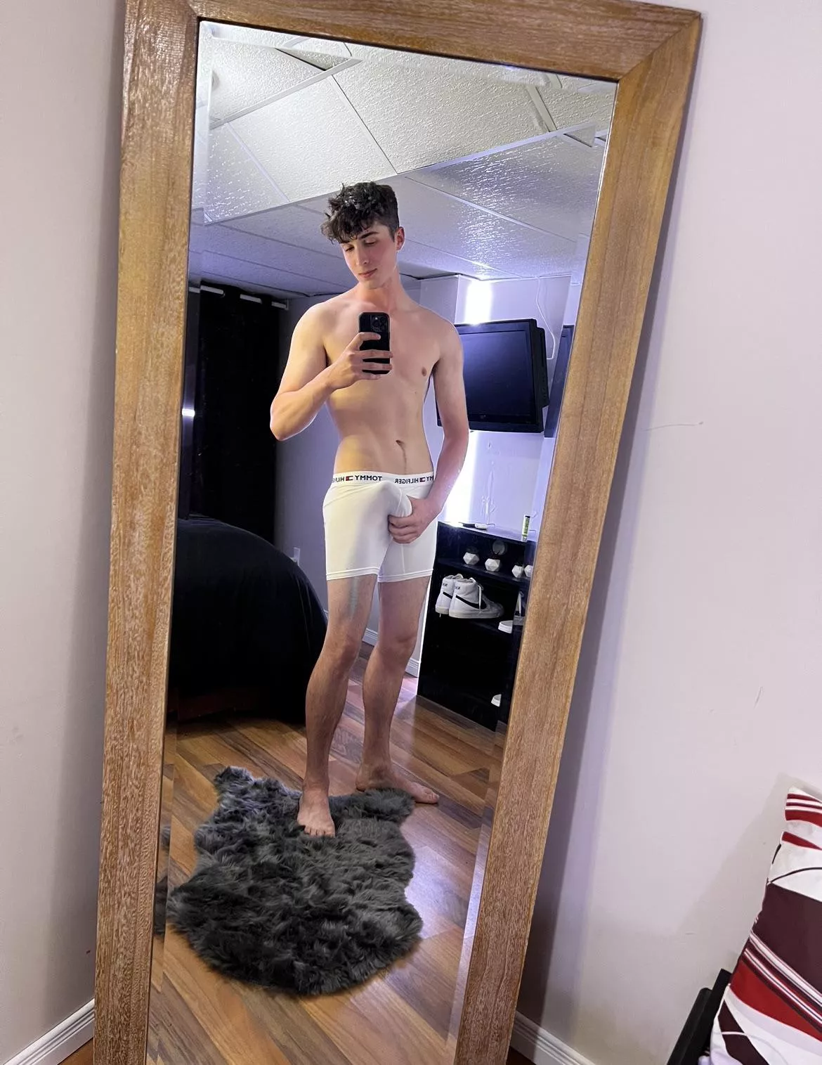 Rub it until I cum posted by sadboycad