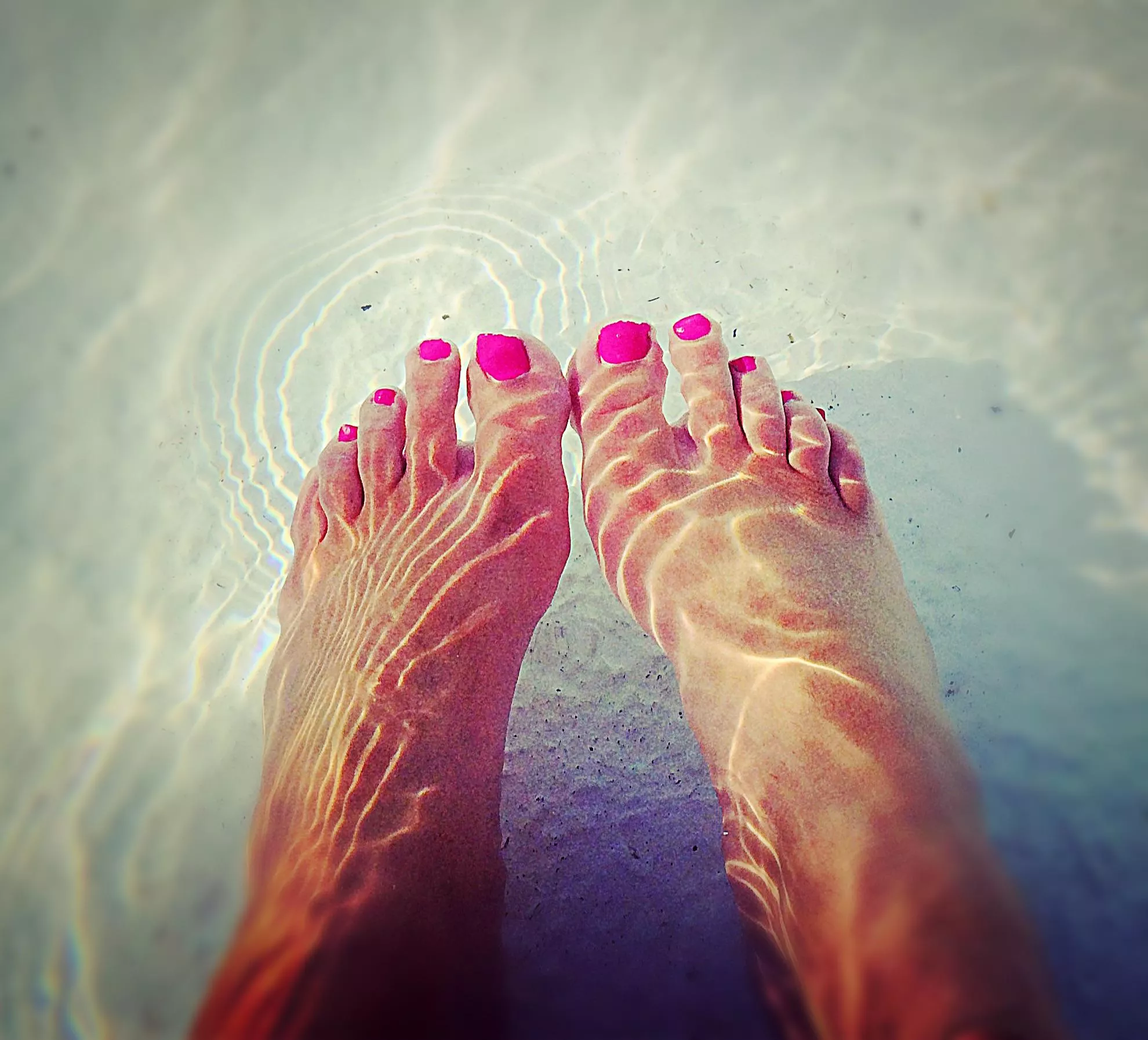 Rub my feet? 😘 posted by ladyinthestreet12