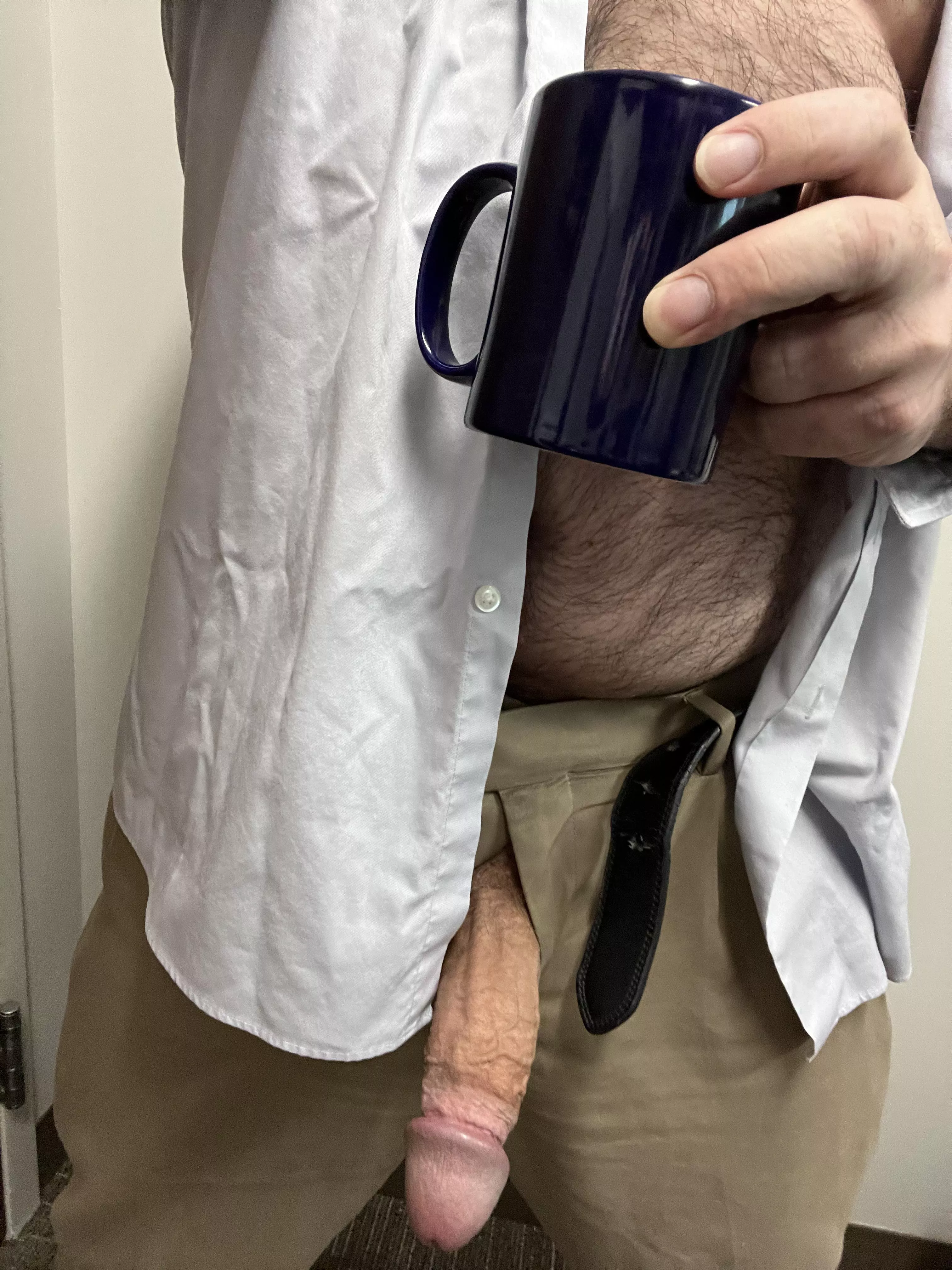 Running late for the morning meeting, not sure everyone would appreciate me showing up like this, but had to for CGW😉 Happy Thursday! posted by yankee0094