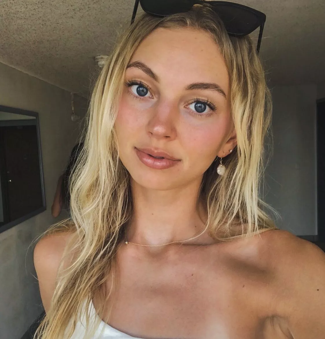 Sabrina Smith posted by cycleburgundy