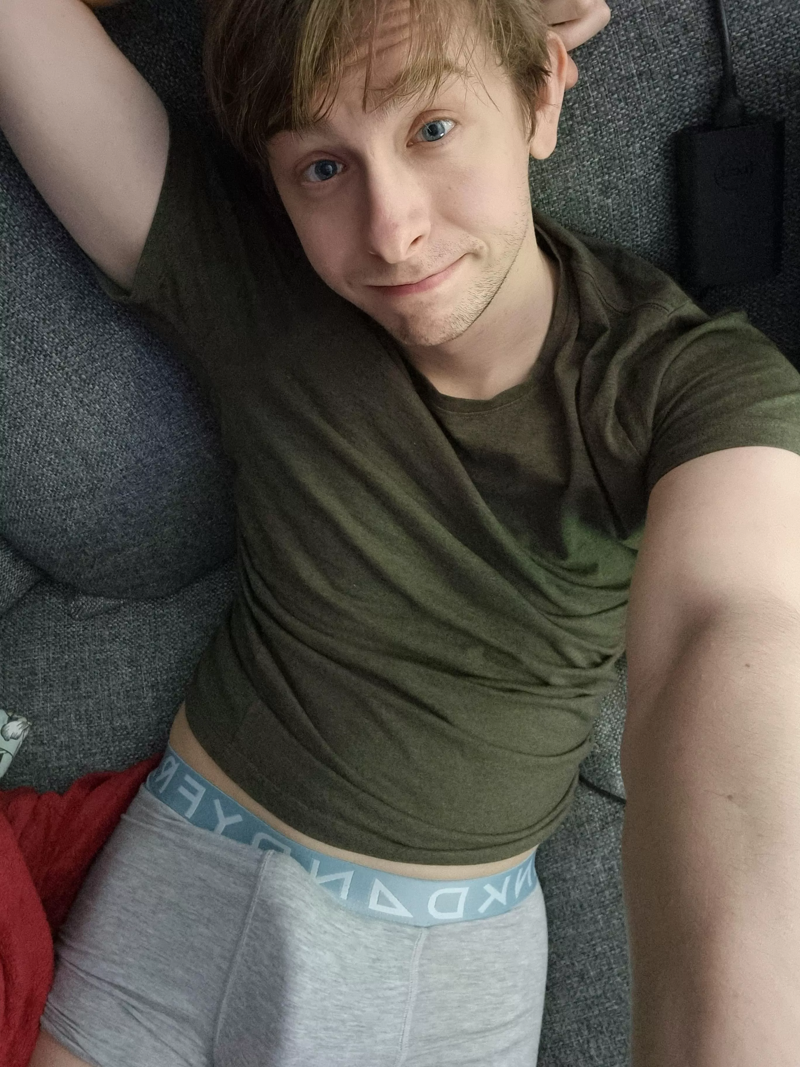 Sadly I don't own a pair of gray sweatpants so I hope this will be good enough 🥺🥰 posted by Embarrassed-Scale42