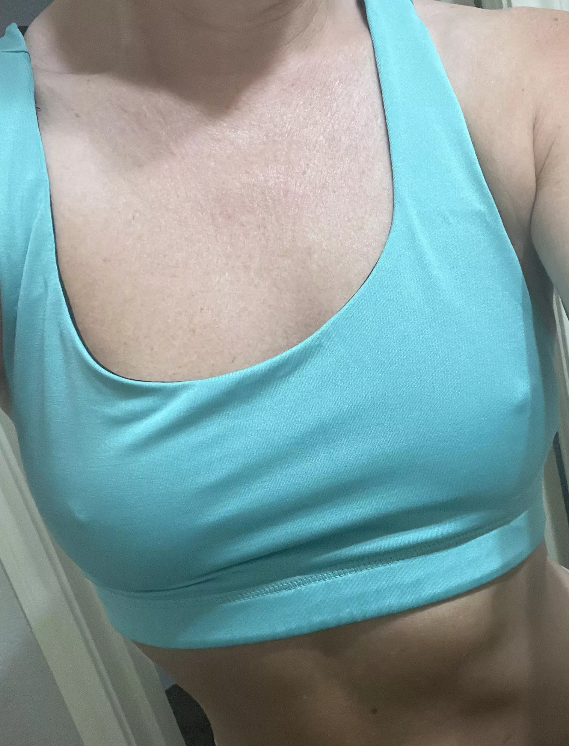 Saggy crop deserves hard nipples posted by HotwifeCrush