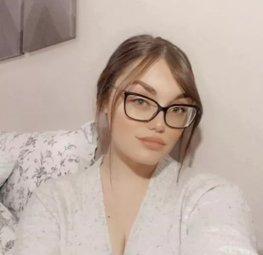 Samantha with her big lips by oddhelicopter6632