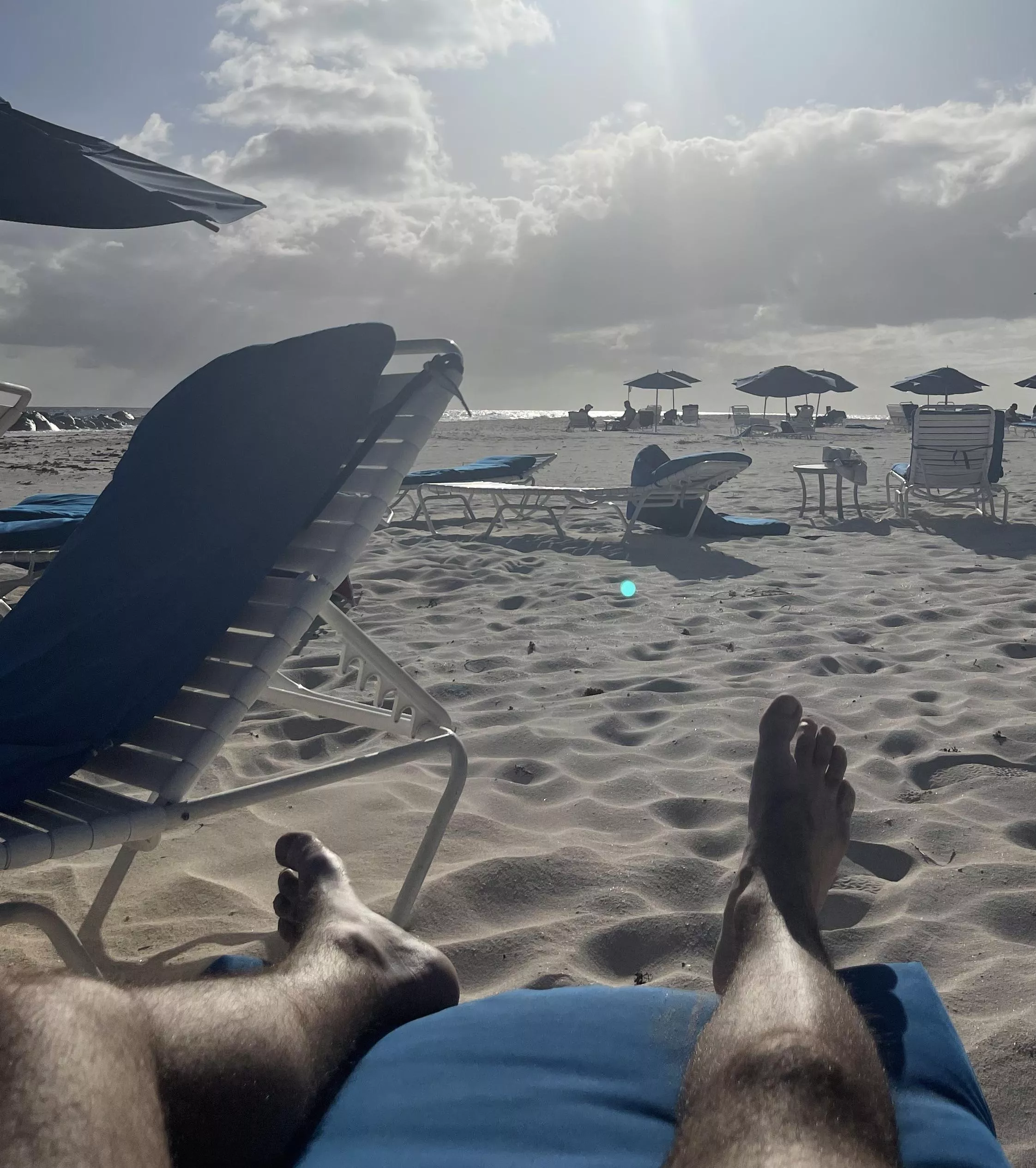 Sandy 🦶🏼Come get em 👅 posted by traveltoes