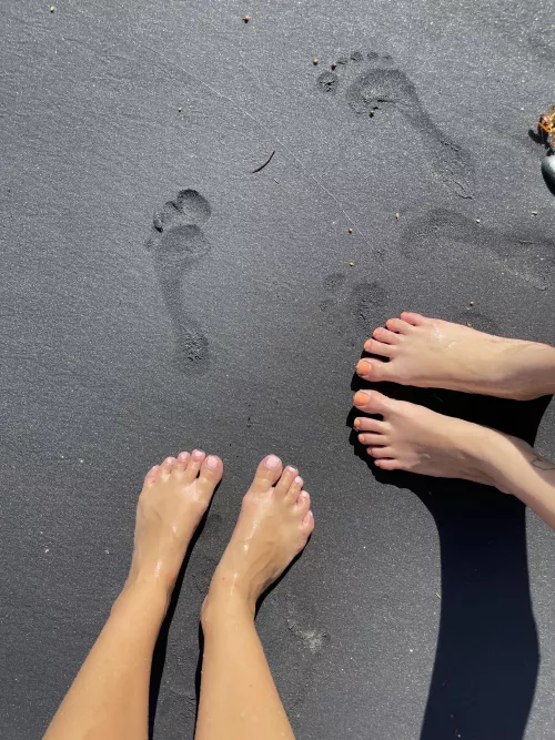Sandy toes in Puerto Rico :) by d_hizzy