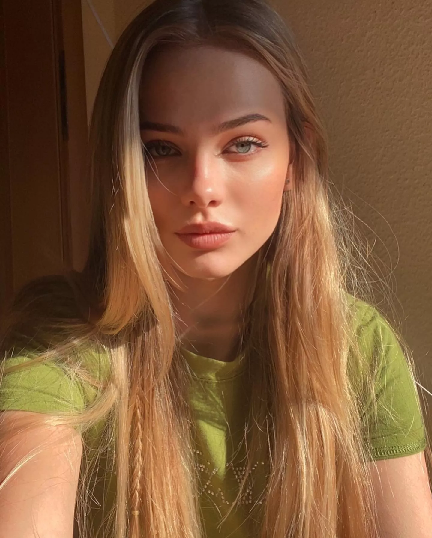 Sara posted by shbmpl