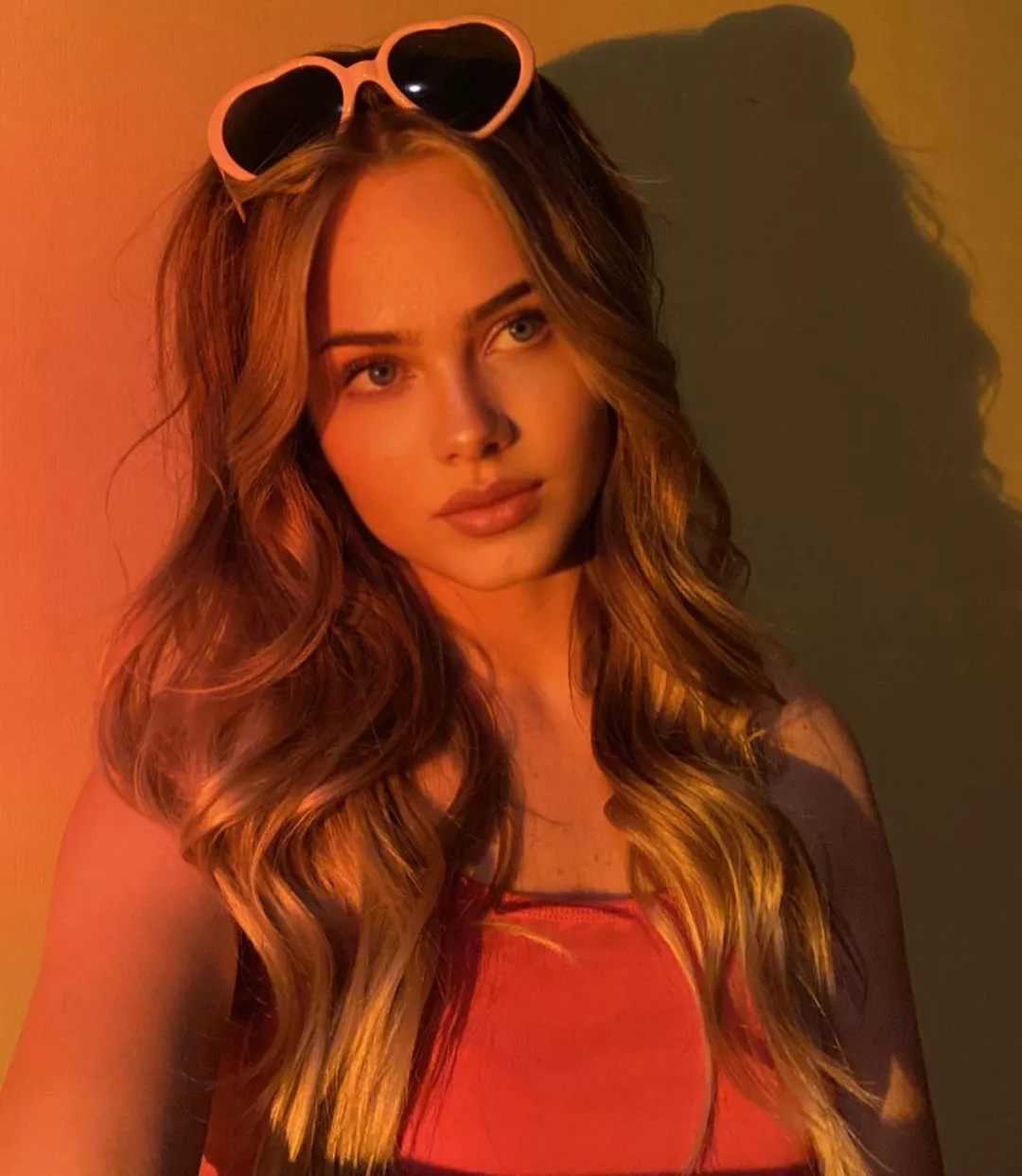 Sara in sunglasses posted by BOOOOOOOOBIES2