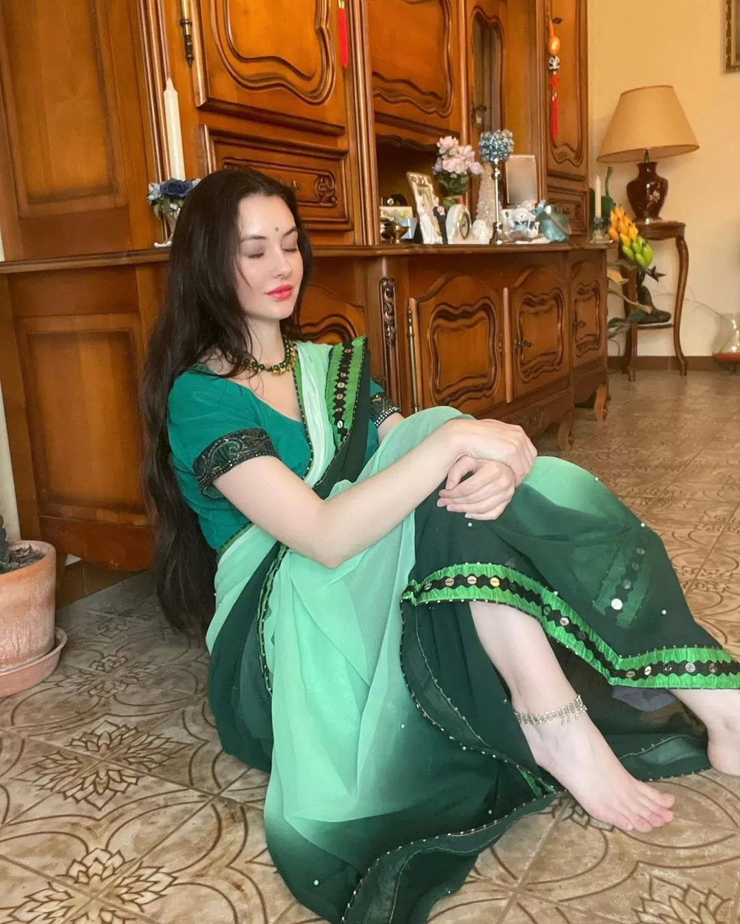 Saree (irtr) posted by trashableaccount1