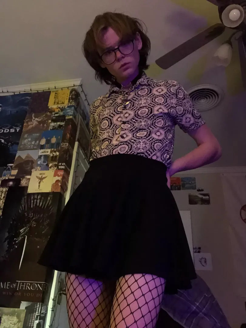 Sassy femboy 💅 posted by DaffodilFawn