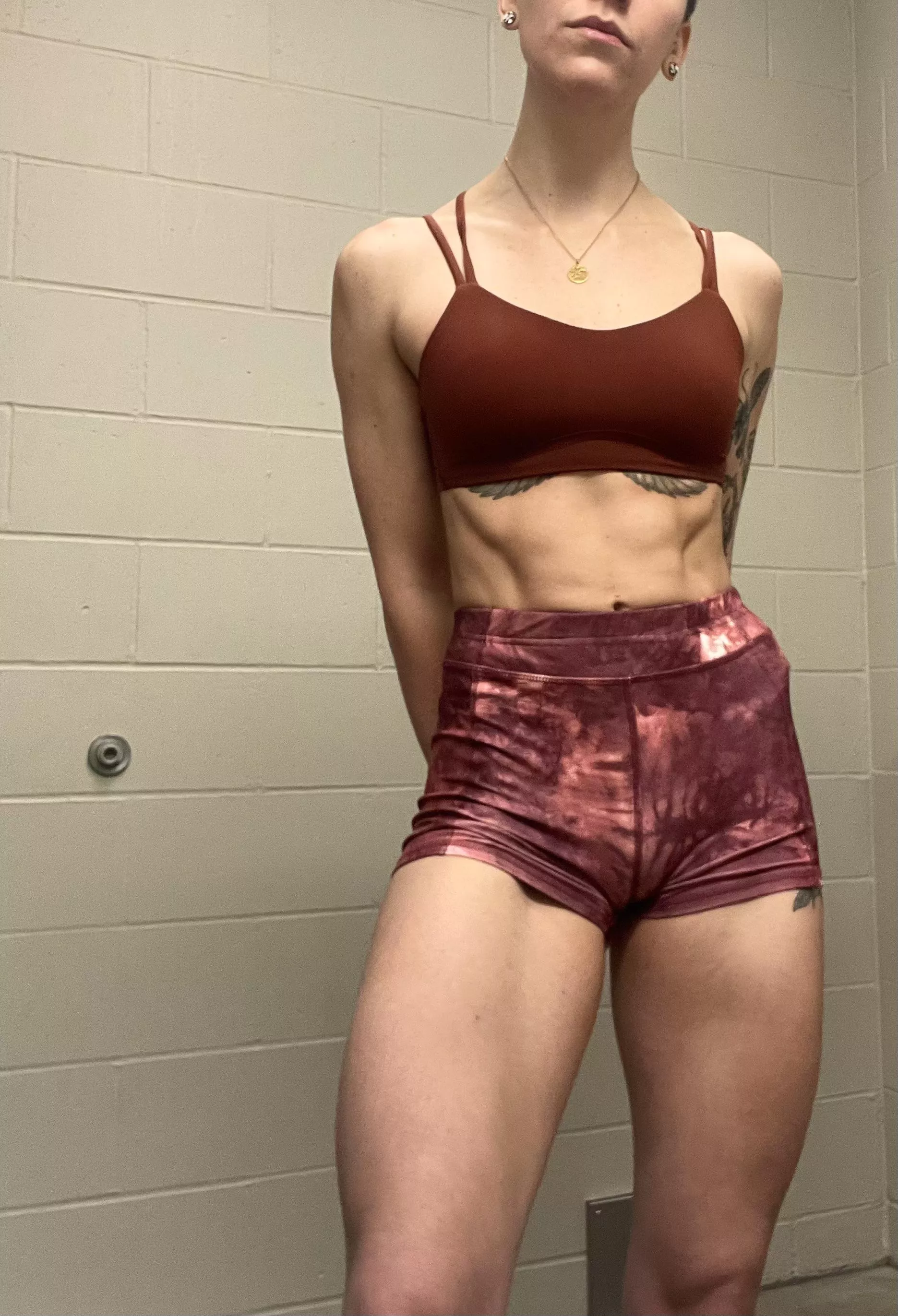 Saturday morning workout 🥰 [ posted by CiderNikki