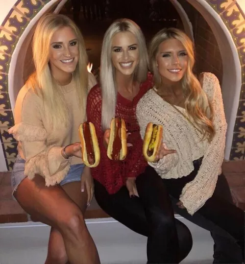 Sausage wrestlers.... by lgpolarbear