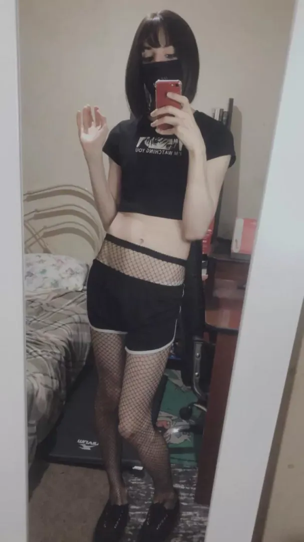 Say happy femboy friday to the goth femboy pls 👉🏻👈🏻 posted by Femboy_alma
