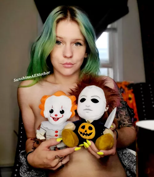 Say hello to my little friends 🖤☠️ by SunshineAllmother