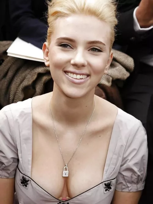 Scarlett Johansson by Celebritycummer