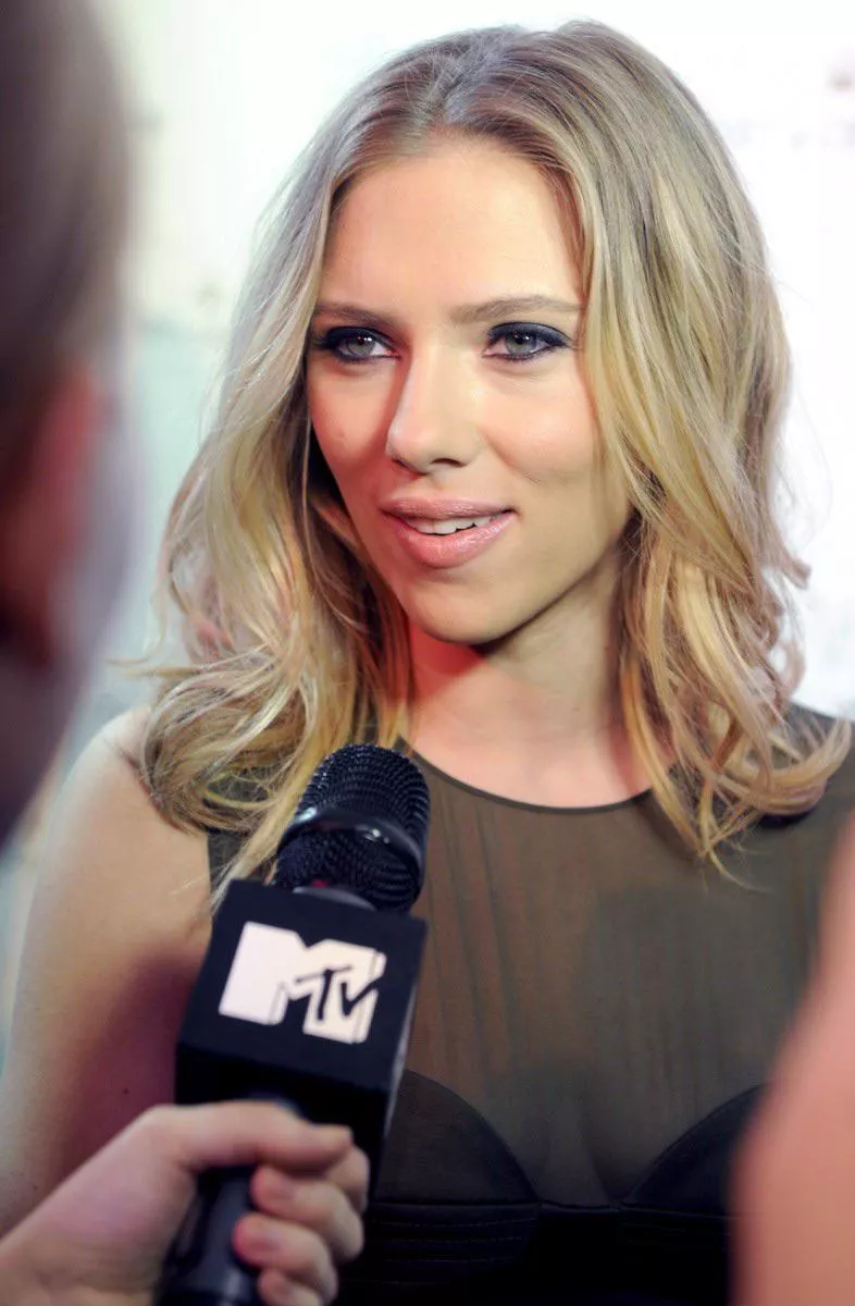 Scarlett Johansson has me so turned on, had a long day and would love to de-stress to her posted by Pillow_rocky
