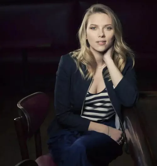 Scarlett Johansson is an amazing Milf by avdd4