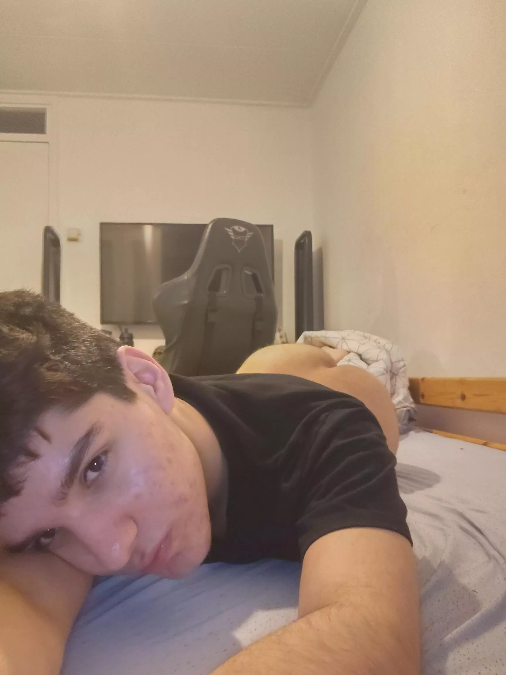 screaming for papi rn. 18y posted by Master-Distance-4795