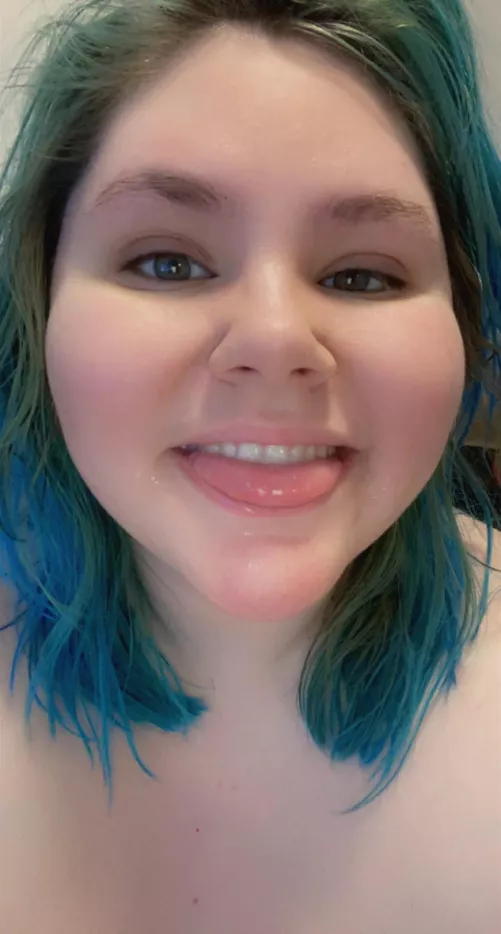 Second feeding of the day 😍 it tastes so good by bigtiddiekween