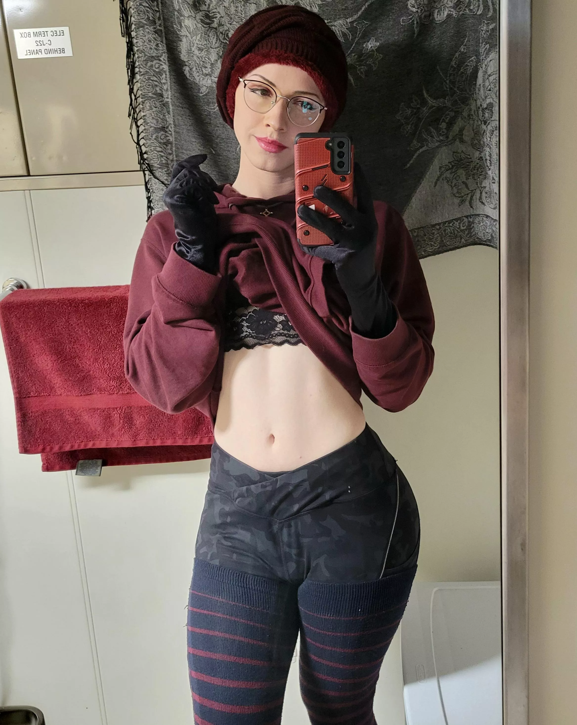 Secret lace 🤫 Tuesday is too far away, so tummy is for Femboy Friday~ posted by --Destro--