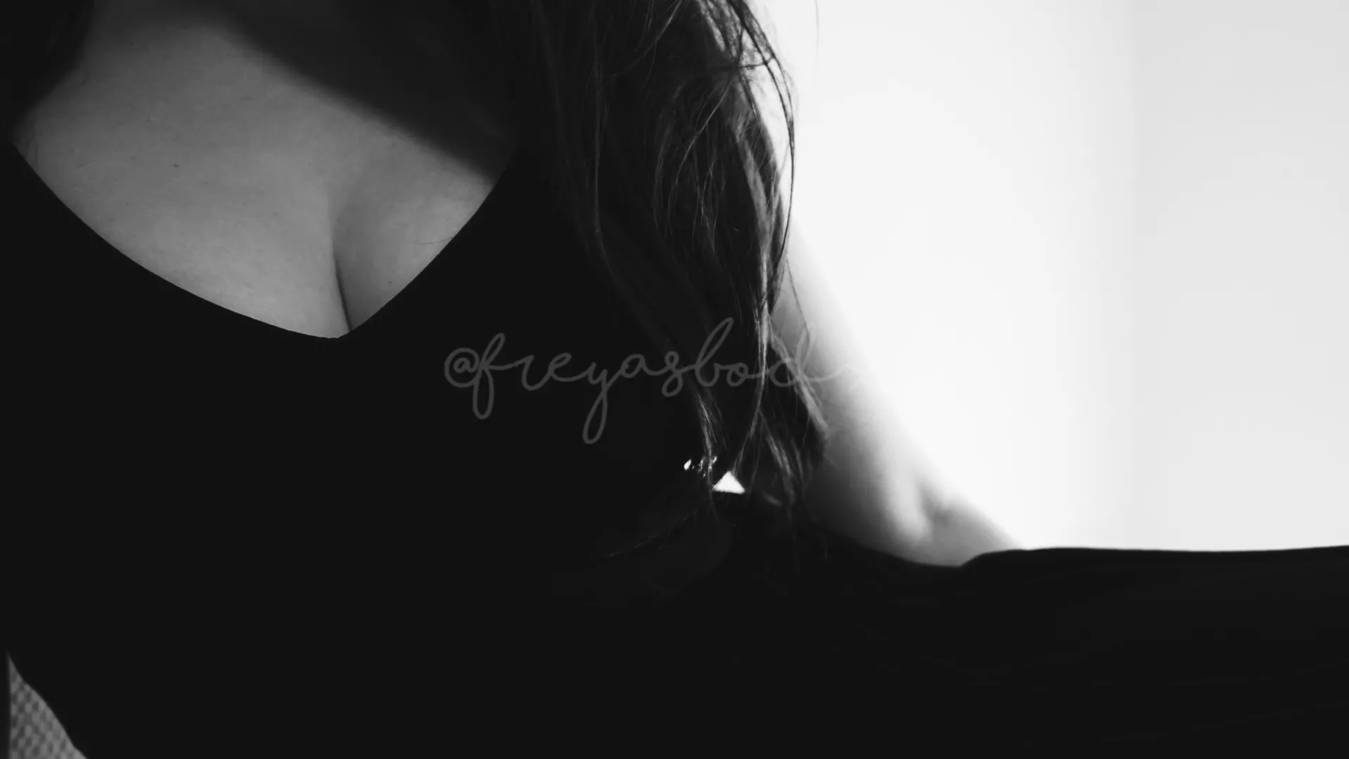 seducing you... :) posted by Freyasbodx