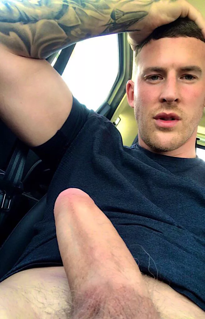 See if you can make me cum 💦 posted by BATMANLIPS