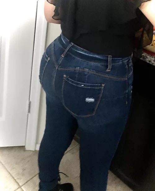 Seeing how many dicks I can get hard at my in laws 🤫 by Azh0twife