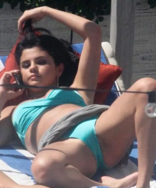 Selena Gomez posted by SlutCelebs