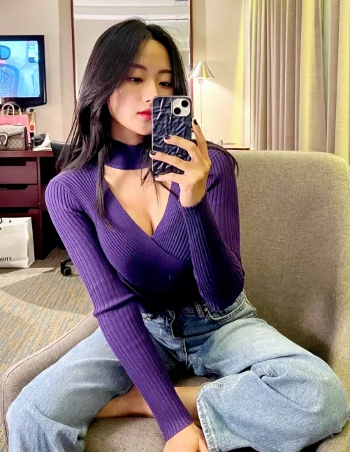 Selfie by redditphotosonly