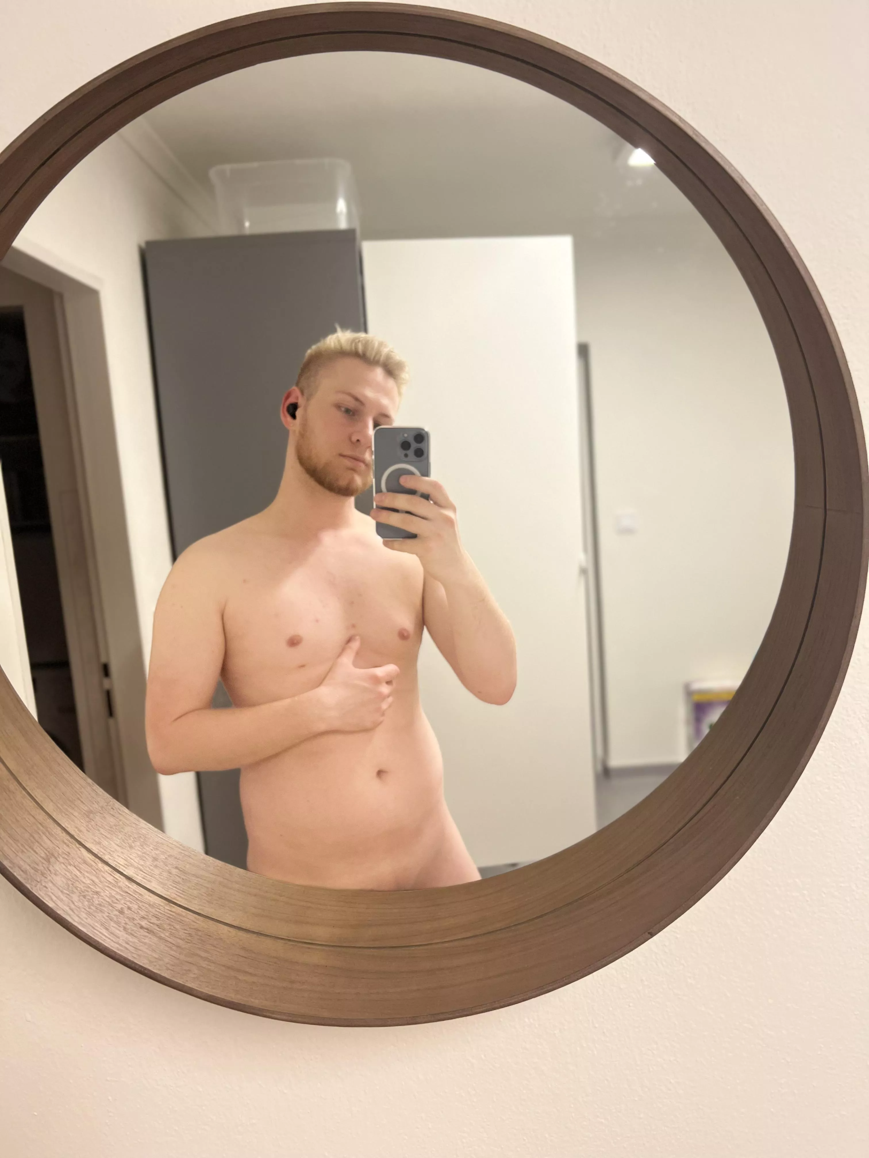 selfie posted by paprikas002