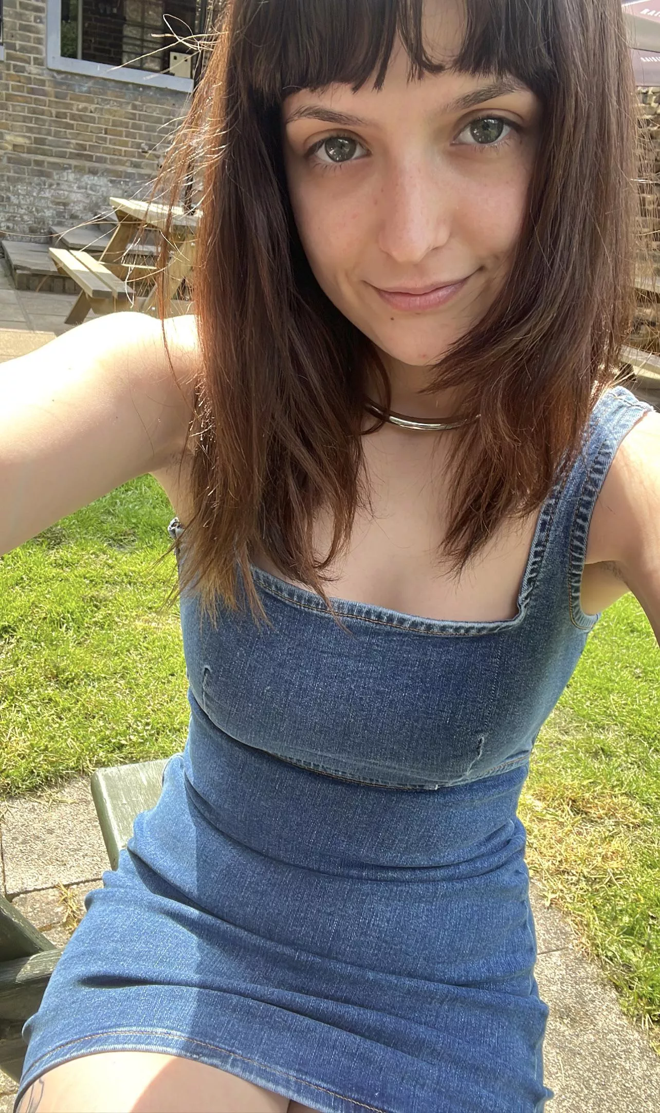 Selfie in the pub (f) posted by deluna22333