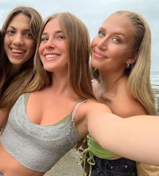 Selfie ladies posted by Chaturbater1