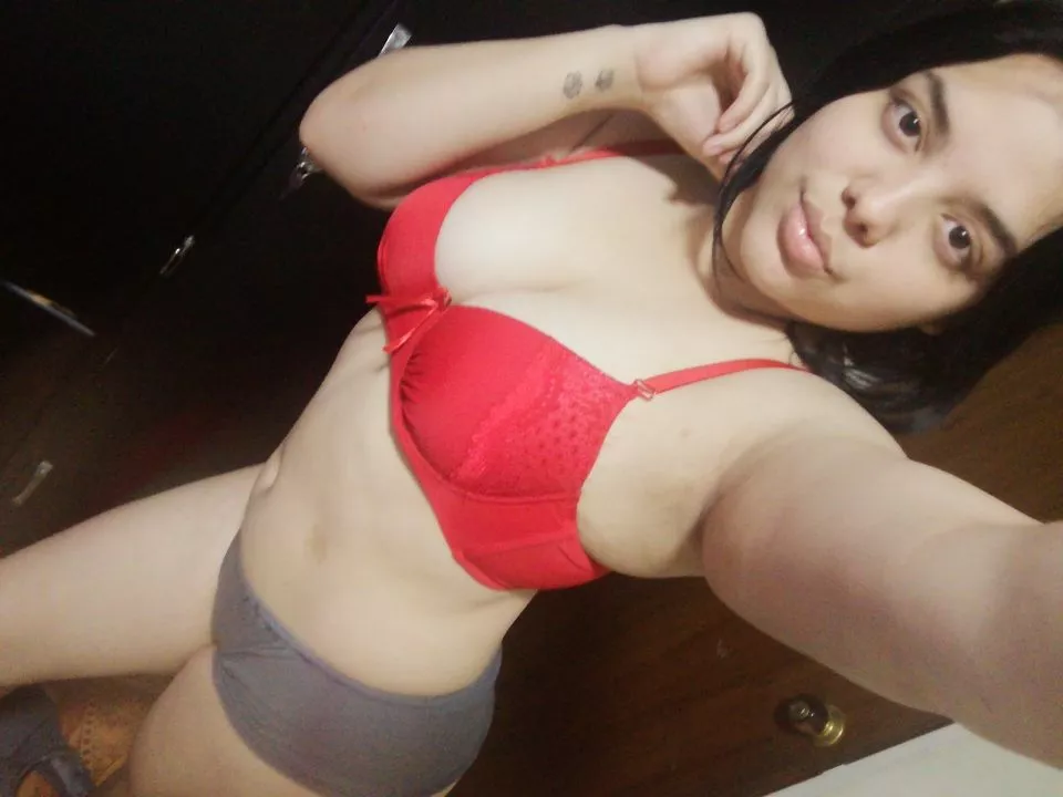 [Selling] (20) years old [F] 😽 latina girl looking for my serius daddy ♦️ ( personal pics and vids 📸, sext with live pics and vids🍏 and sex tapes ⏯️, Lesbian content 😛 drop box 🎁 A nice and PervertDoom girl 🤤 Kik: prettyasszhand posted by kerme200