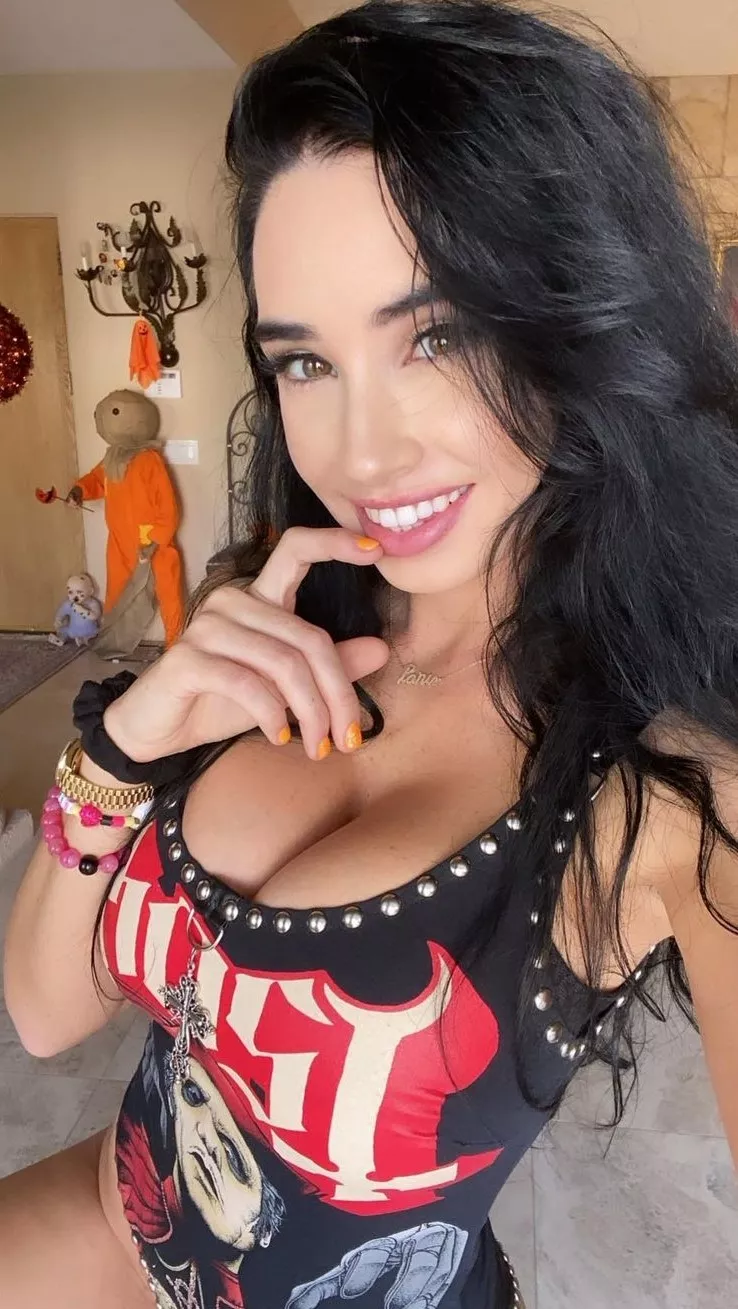 [selling] 21 UK, NEED to cum? I can help 😈 KIK me @ KinkyBEXX 💗 pics, custom vids, sexting and Skype shows 💗 posted by SpicyBex