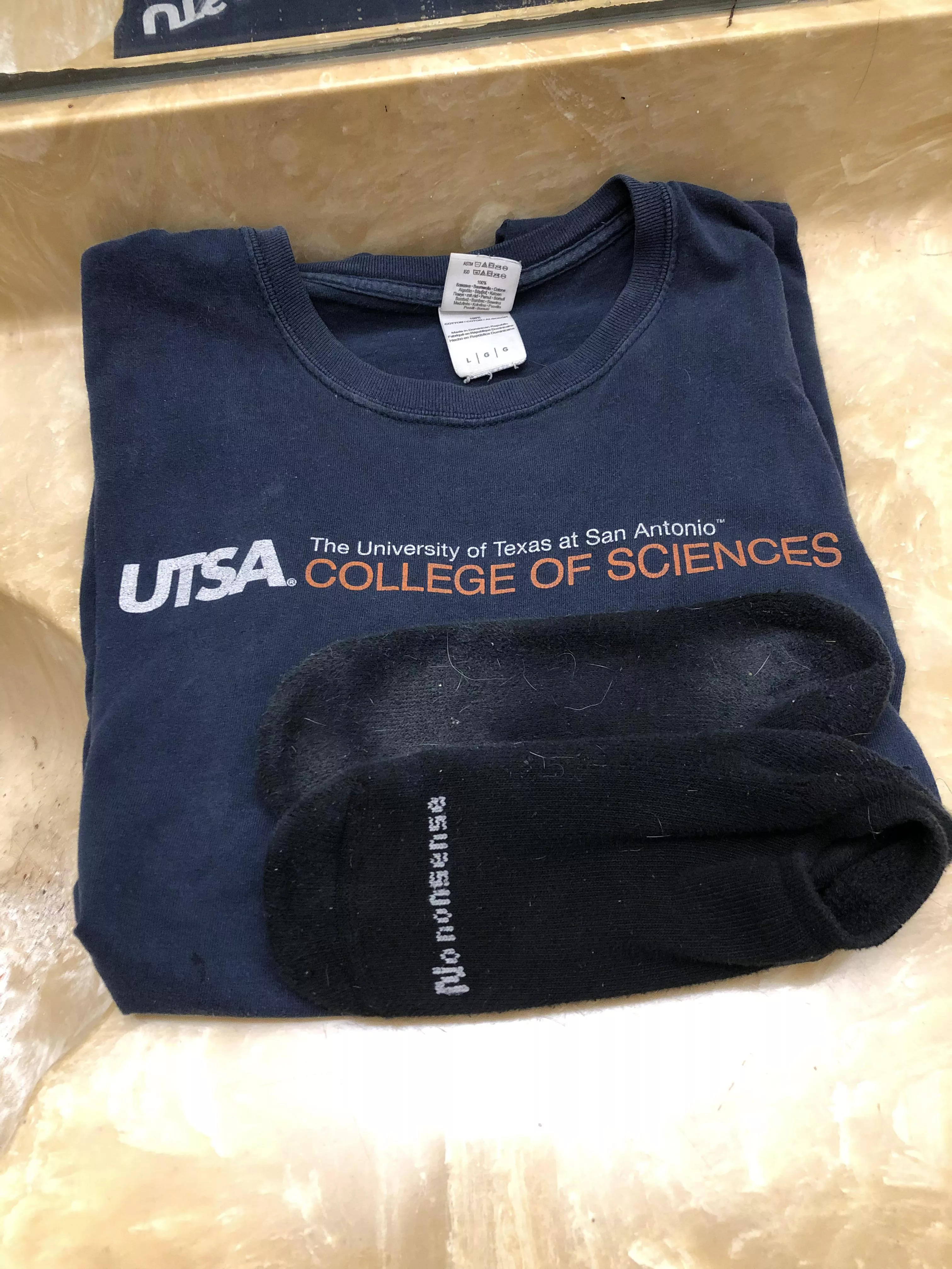 [Selling] [24 y/o NB] Looking for your perfect BFE/GFE? Now you can wear my college t shirt and smell my stinky socks anytime you want. Set for $50 or $30 per piece, sexting always available. Dm for menu and prices 🖤 posted by Levi_Luxxx