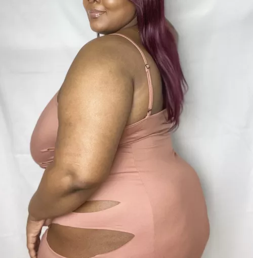 [SELLING] Fetish Queen is now available for sexting, video calls and audio calls. Prices, contact and specialties down below by bbwnympho98