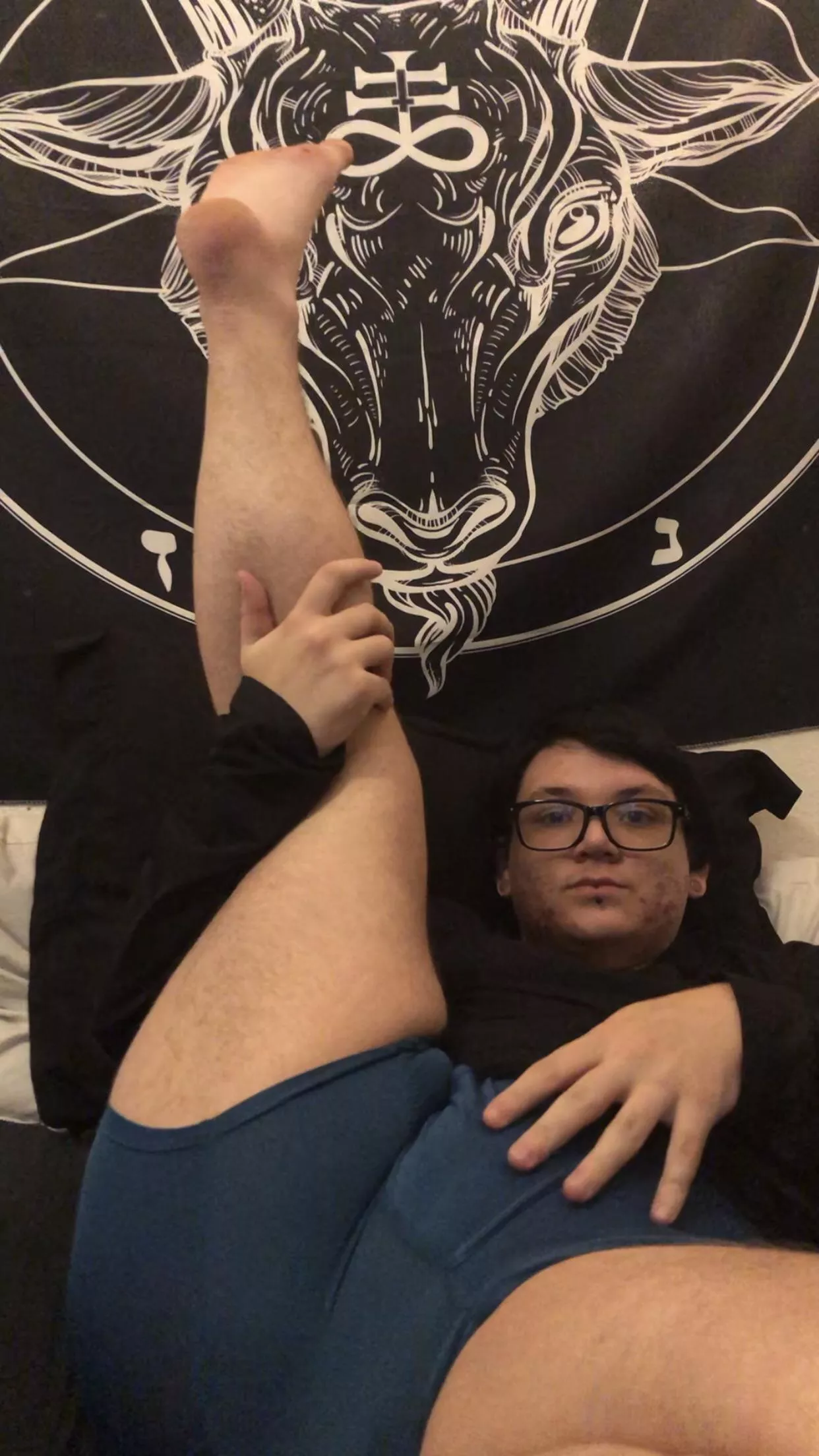 [Selling] Genderfluid dom with customs, worn items, ownership contracts and MORE available 🖤 posted by Levi_Luxxx