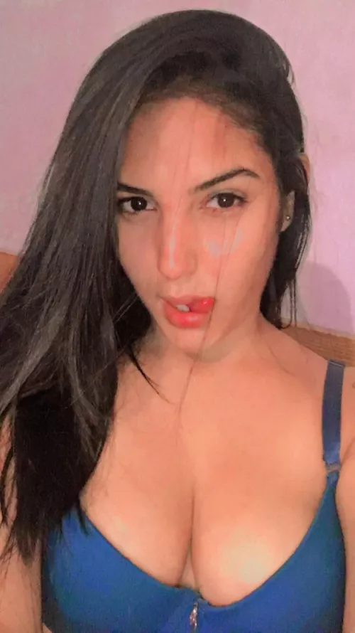 [Selling] I am a young brunette Latina ðŸ”¥ I am so horny my panties are so wet and you need to fuck me now that you know (1 SESSION $40 or 7 $99) SEXTING/ VIDEOS/ PICS/ GFE / FEMDOM/ FINDOM ðŸ’¦ K!!K Vane.moncada25 Snapchat Vanessa_mon25 ðŸŒ¸ CASHAPPðŸŒ by Vanemoncada25