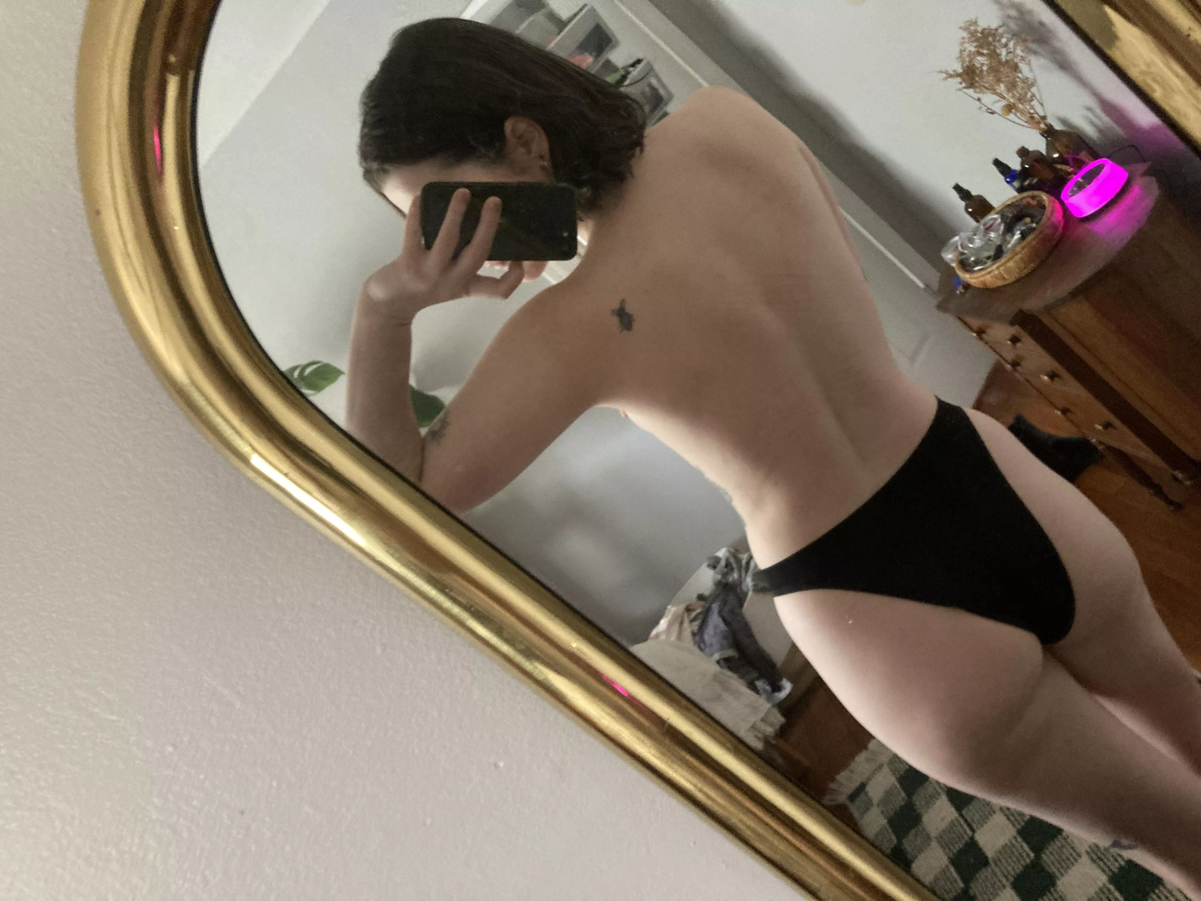 [selling] Intoxicating smells - worn roller girl items 🛼 posted by Slam-Beesly